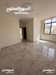  8 شقه للبيع الثالثة طابق اول هندسي شارع ألرئيسي