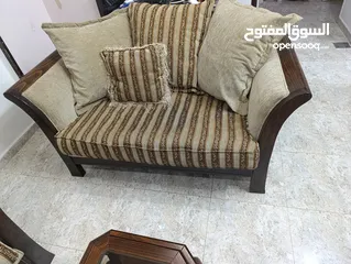  4 طقم كنب وطاولة وطربيزات