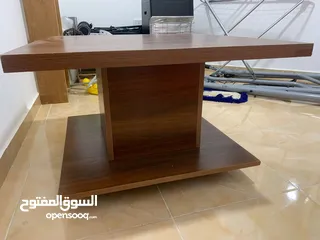  9 طاولة وسط خشب ثقيلة بدون كسور او خدوش مستعملة استعمال بسيط