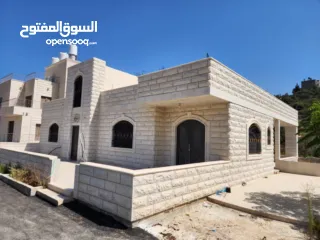  5 فلل للبيع  في منطقة سردا