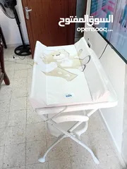  4 ستناد بانيو حمام وغيار بيبي ماركة ايطالية استعمل بسيط