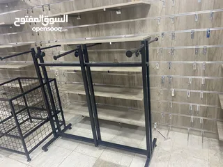  5 نشتري ديكورات محلات الملابس والمانيكان والإكسسوارات والأحذية المستعملة