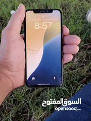  3 عندي ايفون xs للبيع او تبديل شغال اموره طيبه