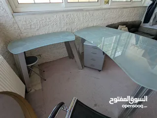  13 اثاث كنب ومكاتب بحاله جيده خشب وحديد