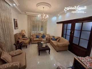  24 منزل مستقل فلات مساحة 200م على أرض 758م للبيع في اربد - شارع البتراء - حوارة