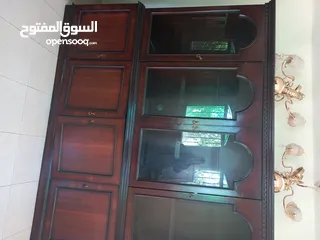  3 3 تخوت مفرد ثنين مع فرشه وواحد من دون فرشه + بوفيهات عدد 2 واحد قطعتين وواحد 3 قطع