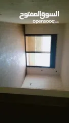  8 شقه بأطلاله رائعه للبيع موقع حيوي بجانب الفنادق