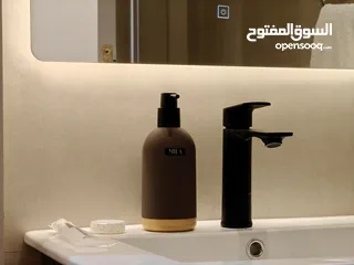  18 أجنحة فندقية للايجار للعائلات بموقع حيوي و مميز السابع
