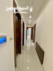  11 شقة طابق ثالث مع روف دوبلكس 245 م و تراس 90 م في طريق المطار خلف جامعة البتراء إطلالات جميلة مميزة
