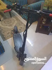  1 سكوتر كهربائي