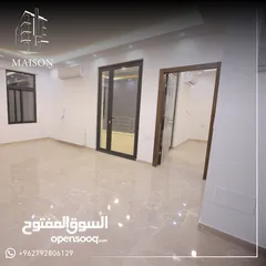  2 فيلا للبيع في طريق المطار  بتشطيبات فندقية قرب جامعة الشرق الأوسط