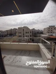  3 قرب الستي مول 200م ورف بناء 40م وتراس 100م