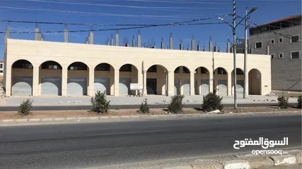  7 مجمع تجاري على مدخل محافظة الكرك مقابل كلية الكرك التطبيقية للإيجار او للبيع