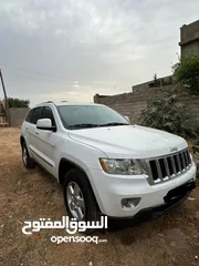  7 جيب لون ابيض