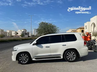  5 Toyota Land Cruiser 2017 VXR 5.7 V8