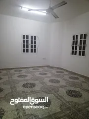  2 غرفة حمام مطبخ كبير للايجار  فى عزيبه قريب الميرهRoom attached bathroom and kitchen for rent in azai