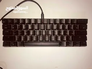  1 كيبورد جيمنغ للبيع بحاله ممتازه مستعمل صوت رائع وكيبورد رائع للالعاب وممتع وجيد للكتابه الوان مختلفه