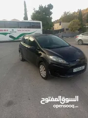  2 فورد فوكس  عدد الركاب 4