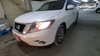  5 Spotless Nissan Pathfinder  SL