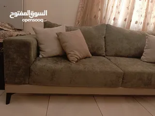  7 كنب تفصيل 8 مقاعد مريح جداً ولونه رائع وبحالة الوكالة