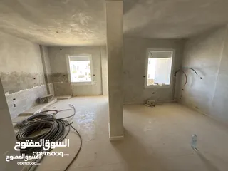  8 شقة أرضية بإطلالة مفتوحة وتشطيب مؤسس — فرصة لتصميم لمساتك الخاصة!