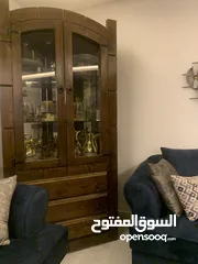  13 طقم سفره من ثلاث قطع   طاولة خشب 8 كراسي وفضيه و بوفيه