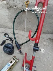  2 رموتات مسجلات للبيع معا اكسسورات   مع مكانس للسياره