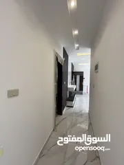  9 اخر شقة ارضية مع كراج خاص و ترس في طريق المطار خلف المدارس العالمية