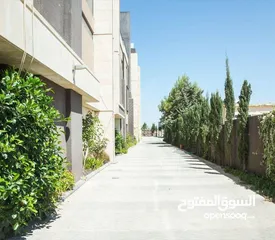  2 فيلا فاخرة متلاصقة للبيع في الظهير ضمن كمباوند