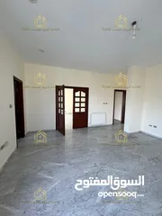  7 شقة طابقية - ام أذينة - 3نوم - 220م - مطلة - قريبة من الخدمات العامة
