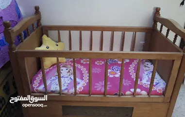  2 تخت أطفال زان بالكامل بحال الجديد...................................................................