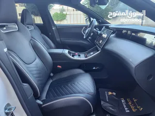  8 شانجان افاتار موديل 2023 AVATR 11 دفع كلي AWD وثنائي