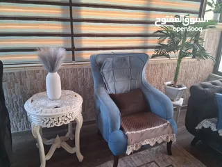  7 طقم كنبايات مميز مع طاولات فاخرة باللون البيج