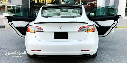  25 تيسلا 2021 model 3 فحص كامل 4 جـيـد فرش ابيض جنط 19بحالة الوكالة لون مميز للبيع بسعر لقطة ومحروووق
