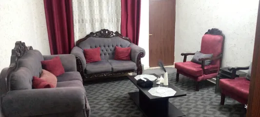  2 طقم كنب ضيوف(7) مقاعد قابل للتفاوض بشئ بسيط استعمال خفيف