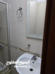  12 ستديوهات للايجار شهري