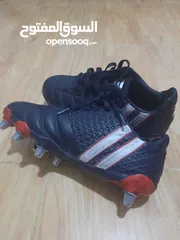  2 احذية جديدة رياضية في 2 قياس 39 /40وواحد 38 وواحد اصغر 33كلهم اوربي بيجنن بس شتريتهم طلعو صغار لبسة