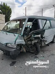  4 باص h100 للبيع على ضربته بسعر مغري جدا