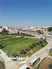  10 شقه 205م طابق ارضي مدخل خاص وكراج خاص وساحه للبيع على شارع البترا شرق اربد مول قراند وكازيه الرجوب