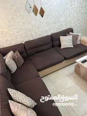  8 طقم كنب كورنر بحالة ممتازة استعمال  خفيف قماش ثقيل  تفصيل سفنج عالي خشب تقيل
