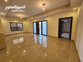 8 شقة فارغة للبيع في دير غبار  ref : 14242