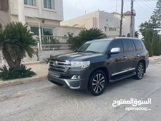  1 لاند كروزر 2011 محول كامل بحالة الشركه من المالك للبيع