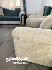  3 طقم كنب معيشه 9 مقاعد بحالة جيدة جداً للبيع مستعمل استعمال خفيف