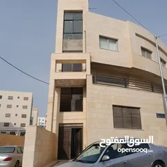  1 مجمع للبيع مادبا حنينا شارع السلطه بجانب سوبرماكت ابو حبيب الركيبات