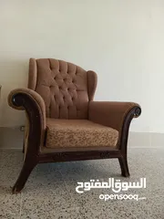  2 كنب للبيع خشبه ممتاز و ثقيل