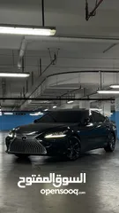  2 Lexus Es300h 2019 Executive Premium Sedan Black Edition Package