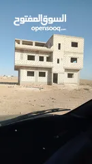  4 بيت عالعظم للـــــــــــبيــــــع:-  العنـــــــوان:- المفرق/ سما السرحان/الحي الجنوبي.   المنزل من