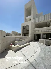  16 شقه أبراج عبدون الطابقية الفاخره بمساحة 225م/أرضي مع ترس 120 متر وكراج