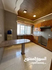  7 شقة مجددة بالرابية مطلة على غرب عمان