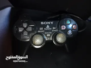  4 للبيع: بلاي ستيشن 2 - فرصة رائعة لعشاق الألعاب!